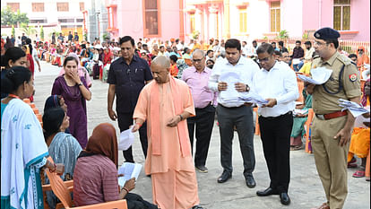 CM Yogi listened to complaints of 300 people in Gorakhpur Janata Darshan, gave instructions to officials