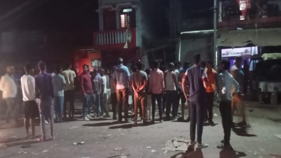 Gonda Blast News Tin Shed Flung Across Highway Car Windows Shattered 400 Meters Away UP News in Hindi