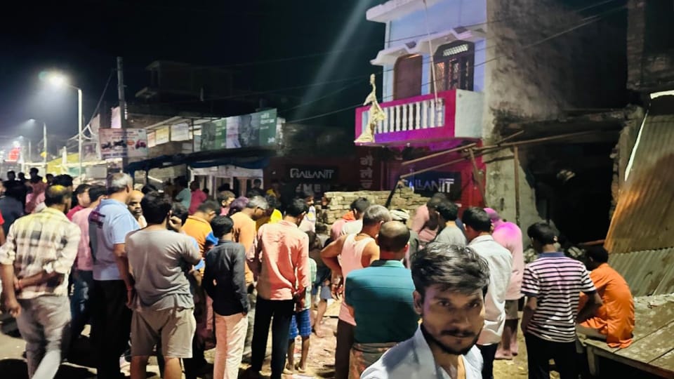Gonda Blast News Tin Shed Flung Across Highway Car Windows Shattered 400 Meters Away UP News in Hindi