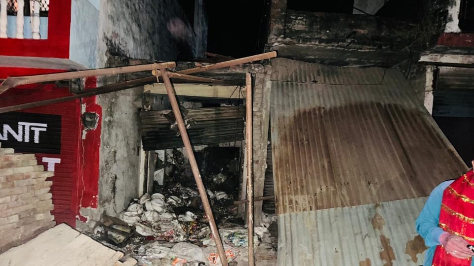 Gonda Blast News Tin Shed Flung Across Highway Car Windows Shattered 400 Meters Away UP News in Hindi