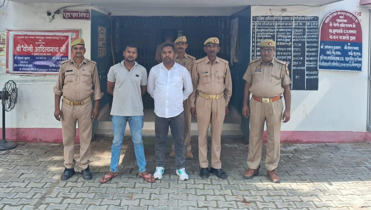 Kanpur Dehat, Made a reel by waving a rifle on the overbridge, two arrested including a teacher, sent to jail