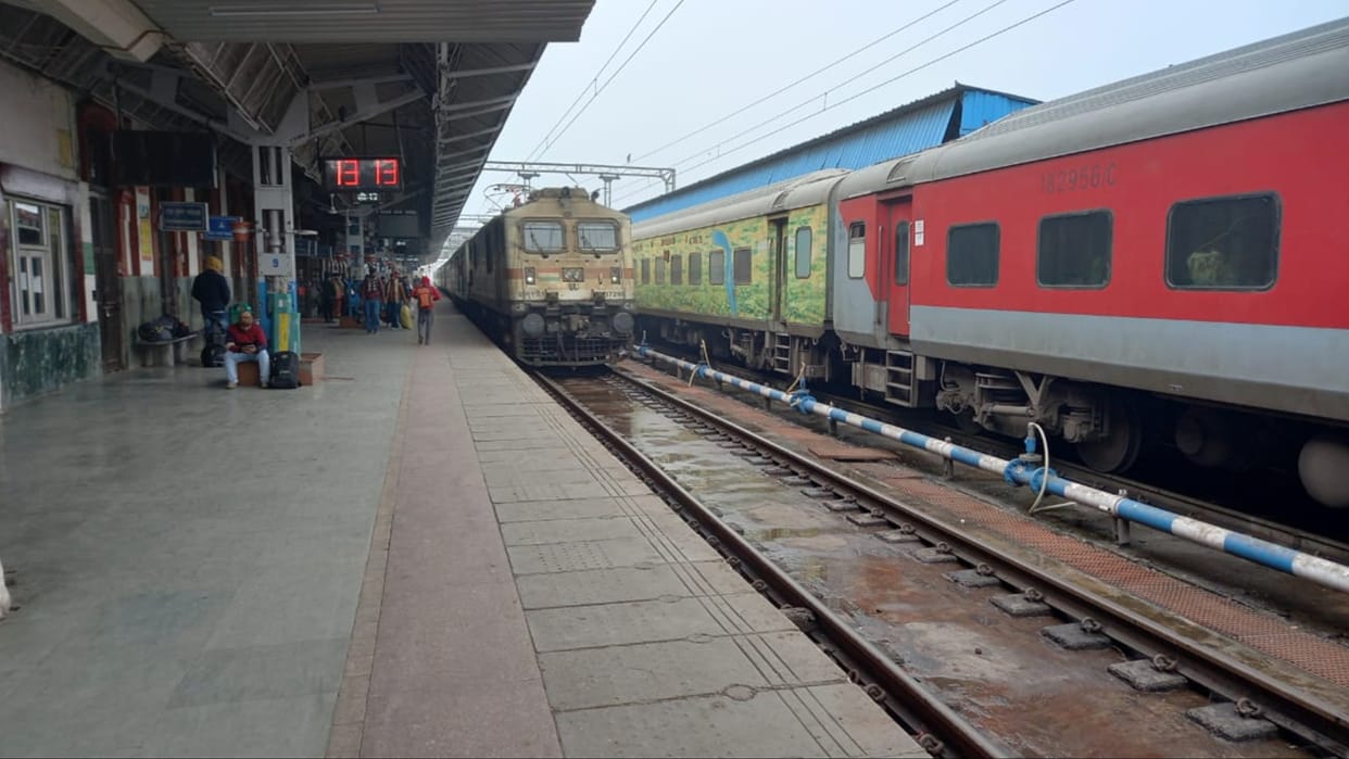 Farmers movement in Punjab: 15 trains stuck midway, operation of Vande Bharat including Shatabdi affected