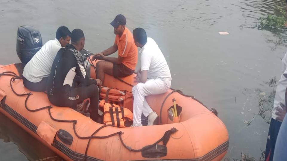 Divers recovered bodies of youths who drowned in Khari river in Agra