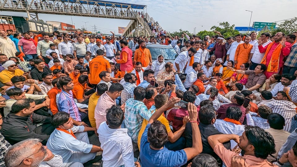 People going to Mahapanchayat for Yeti Narasimhanand chased and beaten by police 90 detained