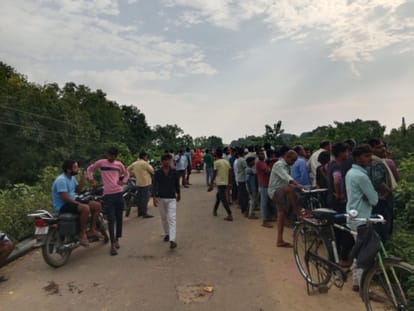 Gonda: Two devotees drowned during Durga idol immersion, divers started search, police present on the spot
