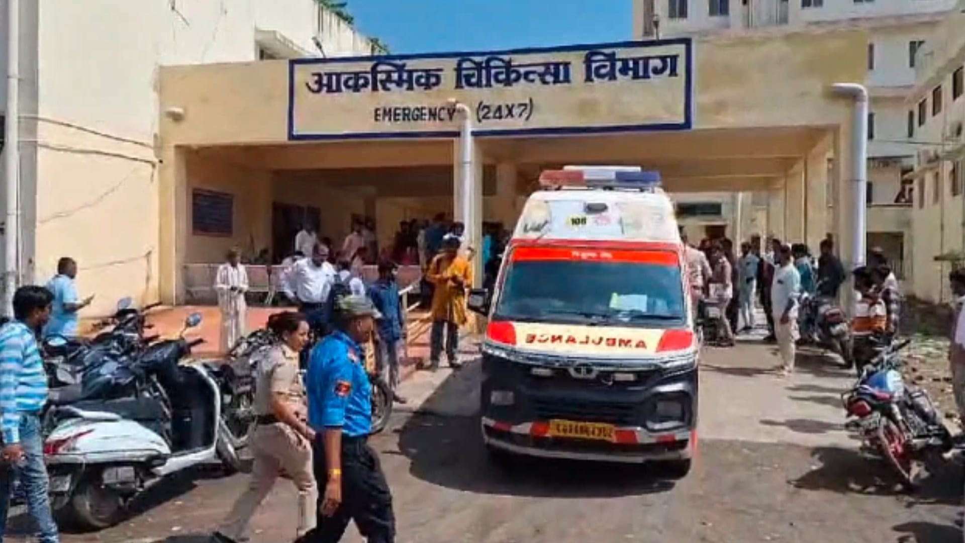 MP News: The girl was poured petrol and set on fire, the accused was sent to jail for teasing her