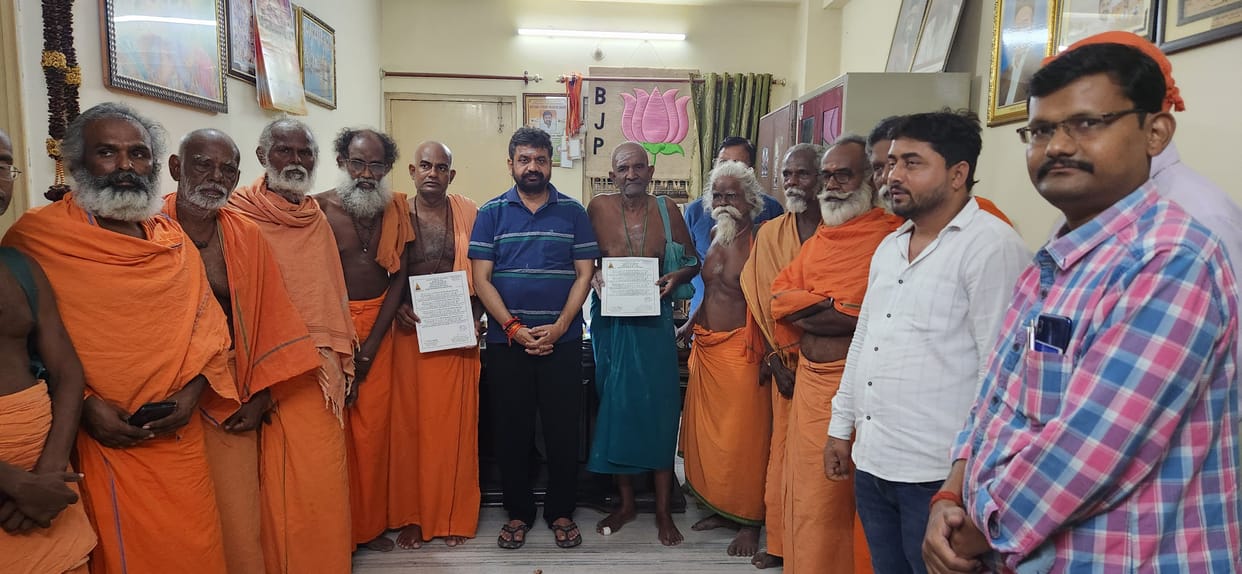 24 devotees reached Kashi from Rameswaram on foot to pray for PM Modi long life