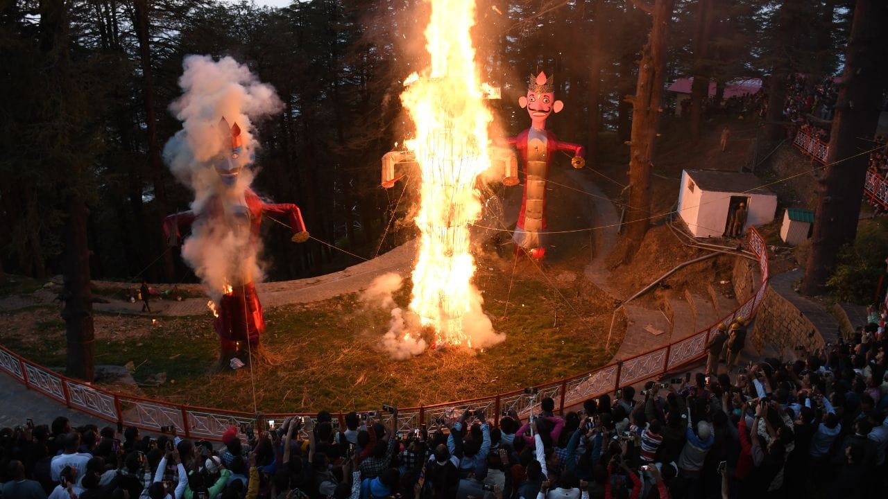 Dussehra 2024 Thousands of people reached Jakhu in Shimla on Dussehra CM Sukhu burnt Ravana with a remote