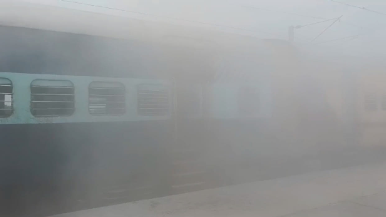 Chhatarpur: Fire broke out in the coach of the train going from Kurukshetra to Khajuraho.