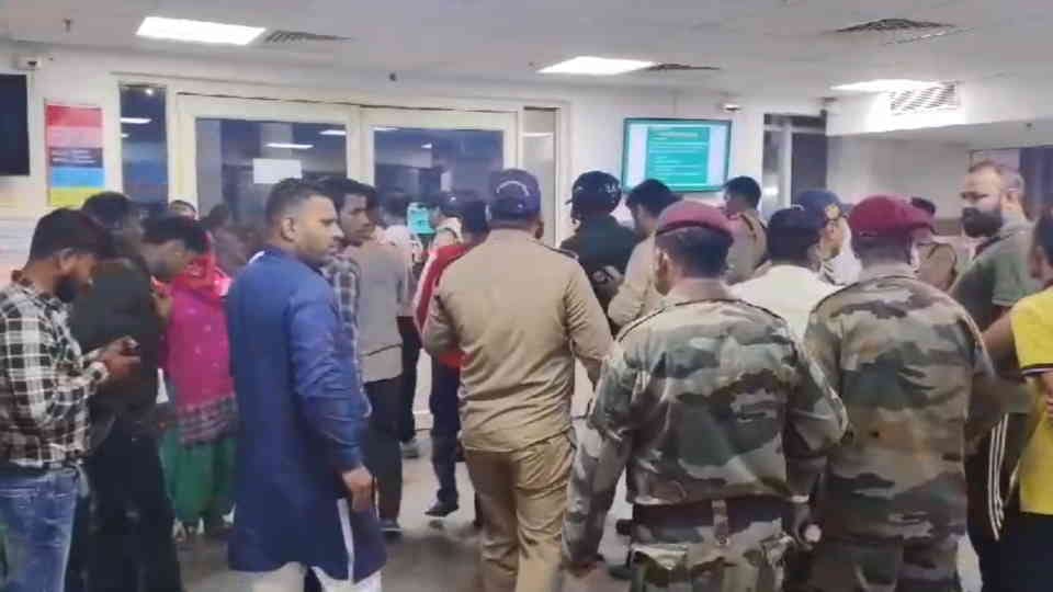 Two Community Groups clashed in emergency of Doon Hospital fight took place in front of the doctor