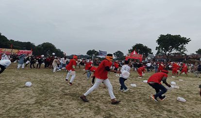 Dussehra Huge crowd gathered in the historic flask battle of Daranagar, people thrilled to see the fierce bat