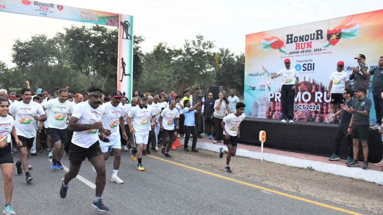 Army soldiers showed enthusiasm in the promo run based on the theme 'Ek Daud Knighton Ke Naam'