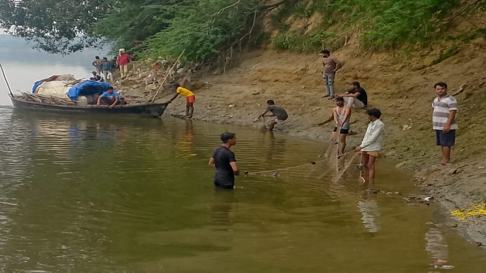 Three youth drowned during idol immersion in Yamuna two rescued safely No trace of the third