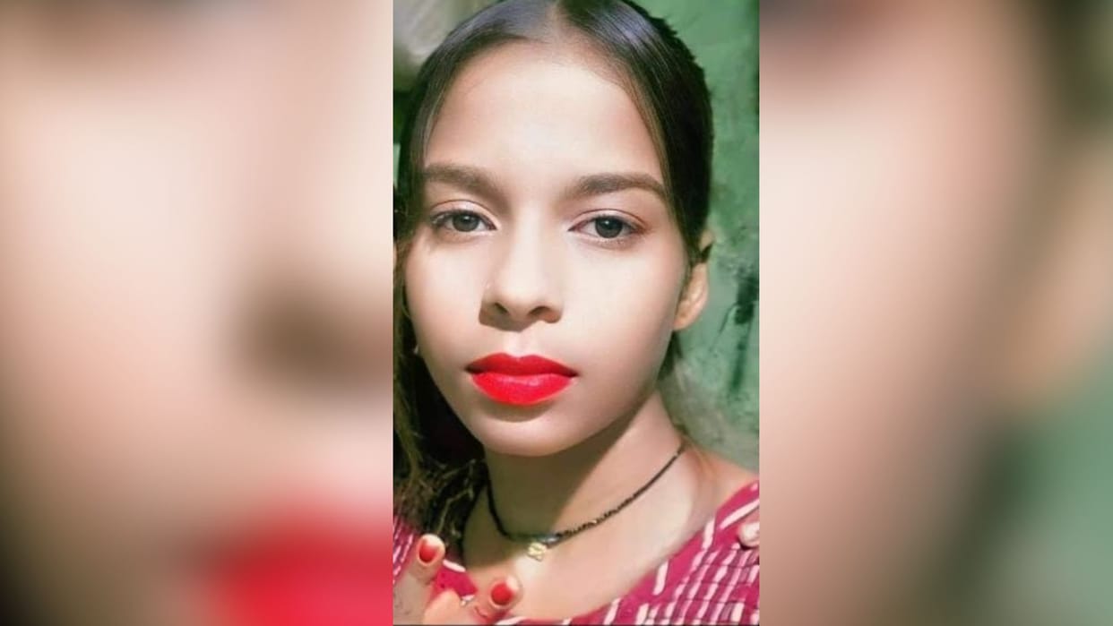 girl committed suicide by hanging herself with dupatta in bathroom at sonbhadra