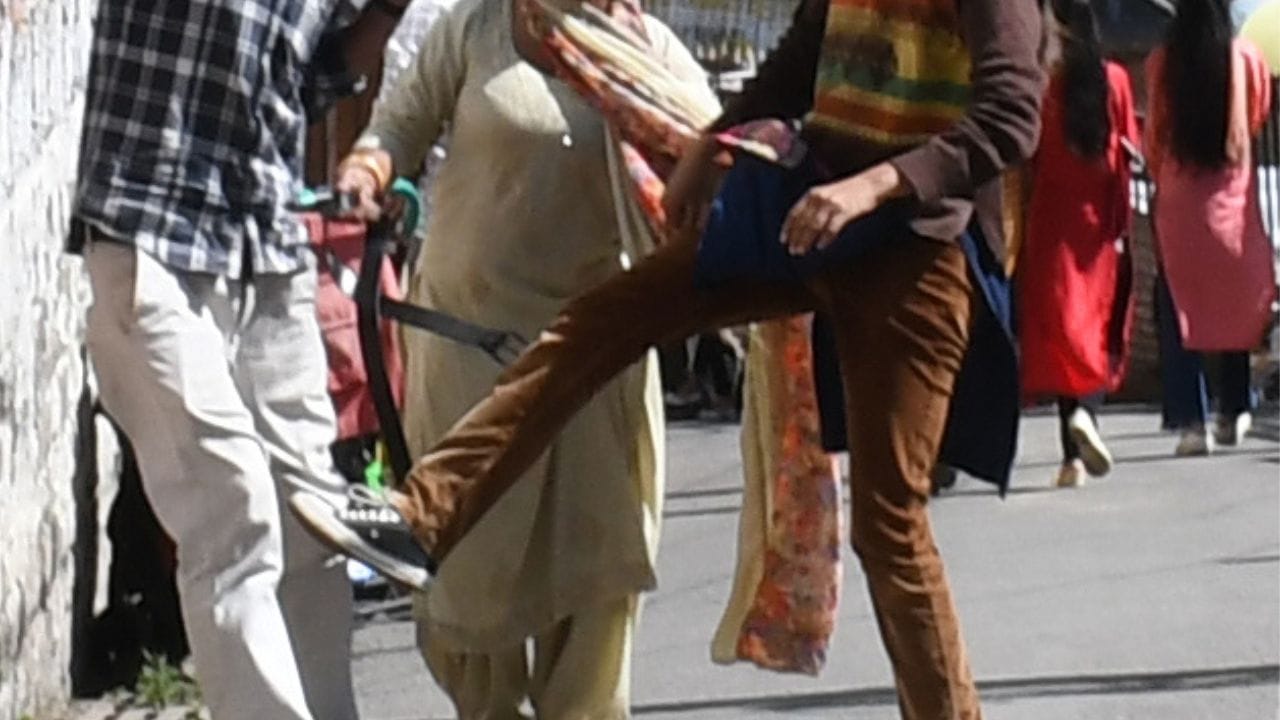 Himachal News Girl molested in Shimla young man thrashed by girl