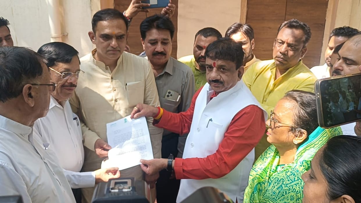 MP: Under the Beti Bachao Abhiyan, Congressmen submitted a memorandum to Bhopal MP, Jeetu Patwari spoke to Sha