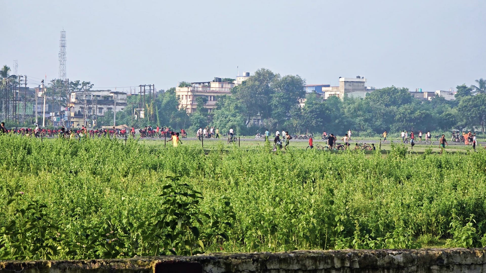 Bihar News: Bicycle and bike races are going on at Saharsa airport, youths having fun instead of flying planes