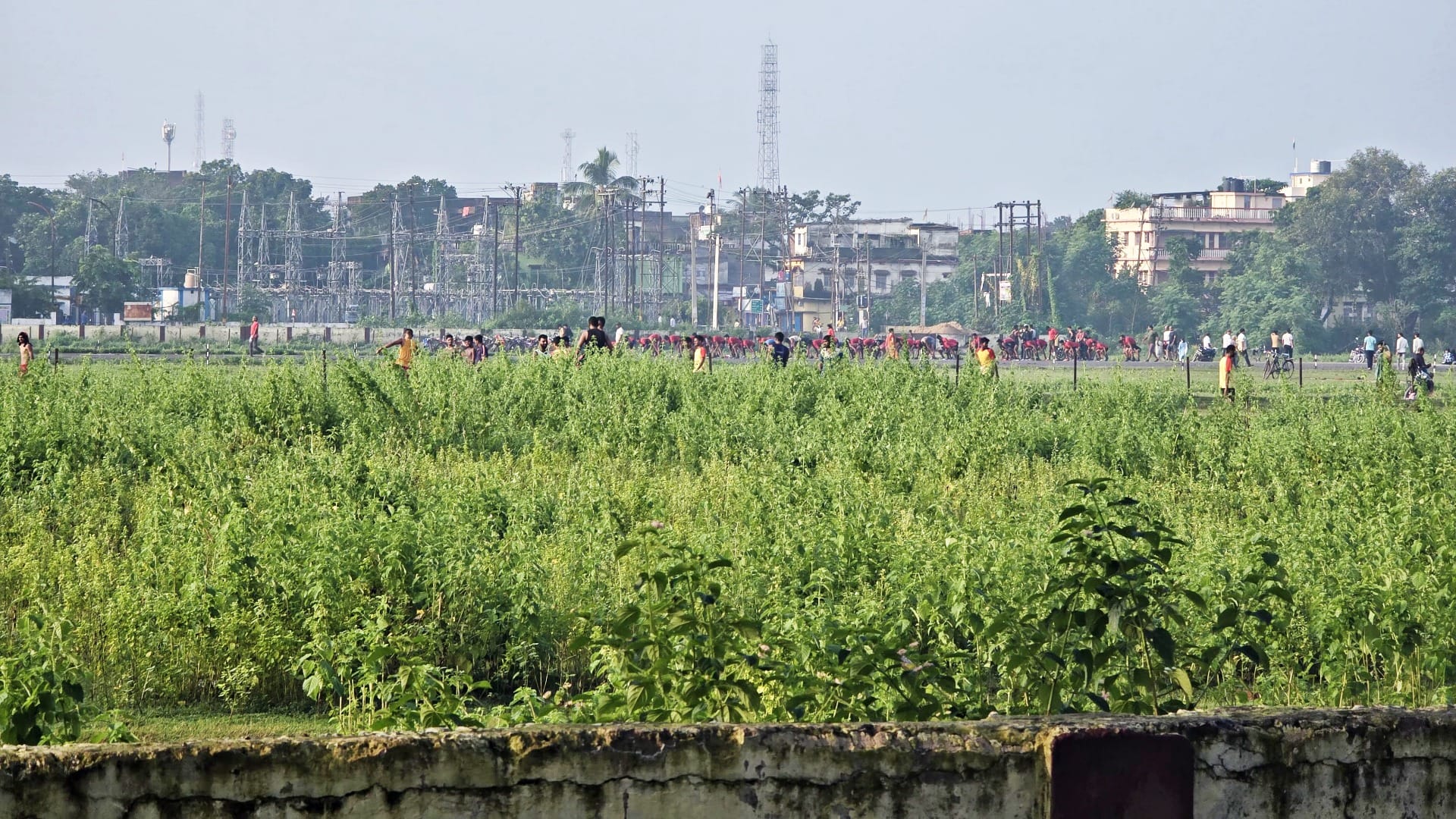 Bihar News: Bicycle and bike races are going on at Saharsa airport, youths having fun instead of flying planes