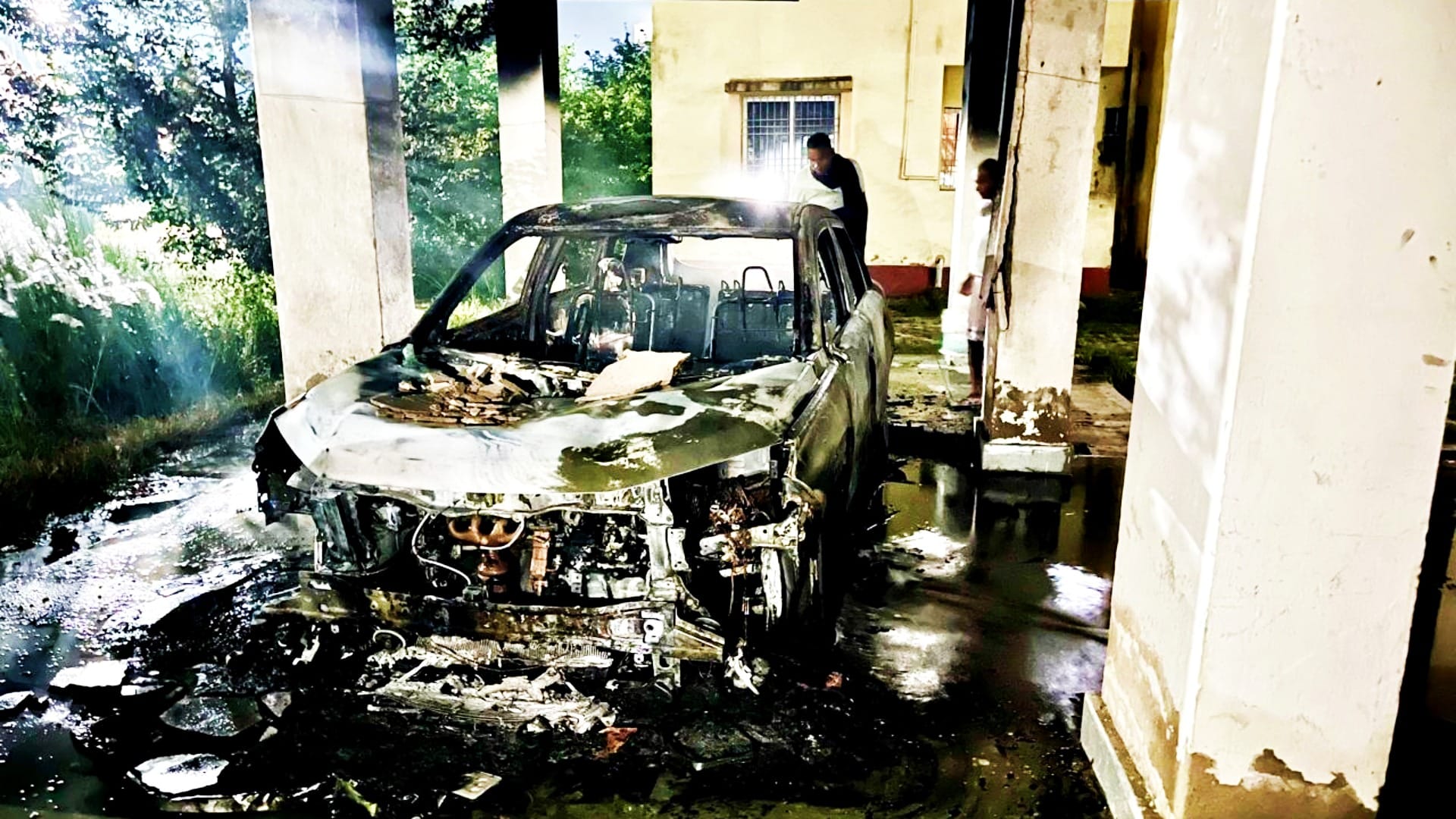 Bihar News: In Nalanda, an angry employee set CO's car on fire due to work pressure and not getting leave