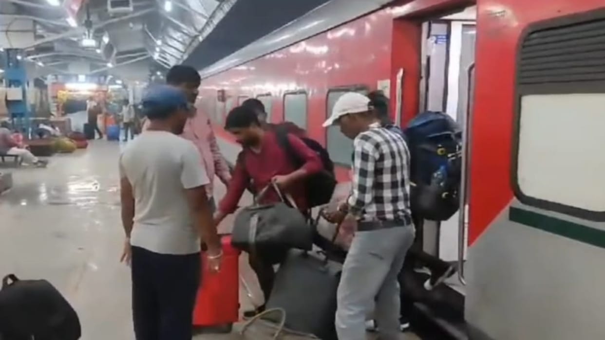 Bihar News: Victims of the train accident reached Darbhanga, narrated their pain and thanked God