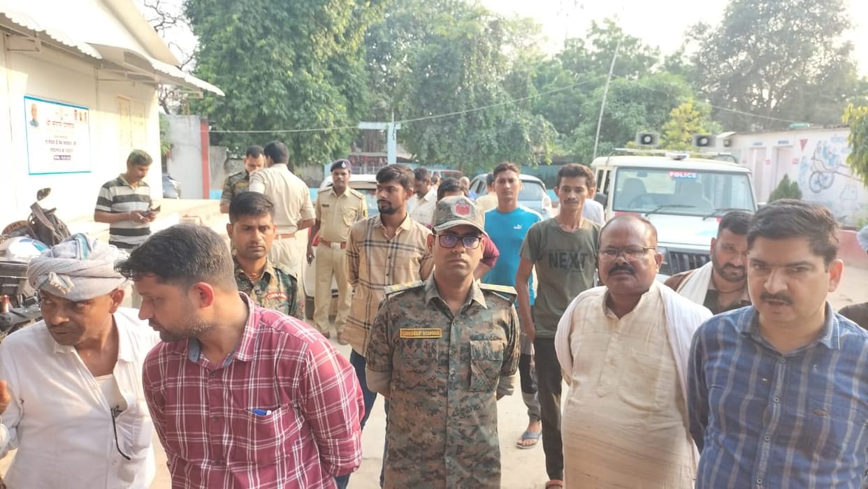 Bihar: 5 youths had gone to immerse the idol in Gopalganj drowned in the river; One lost his life, four divers