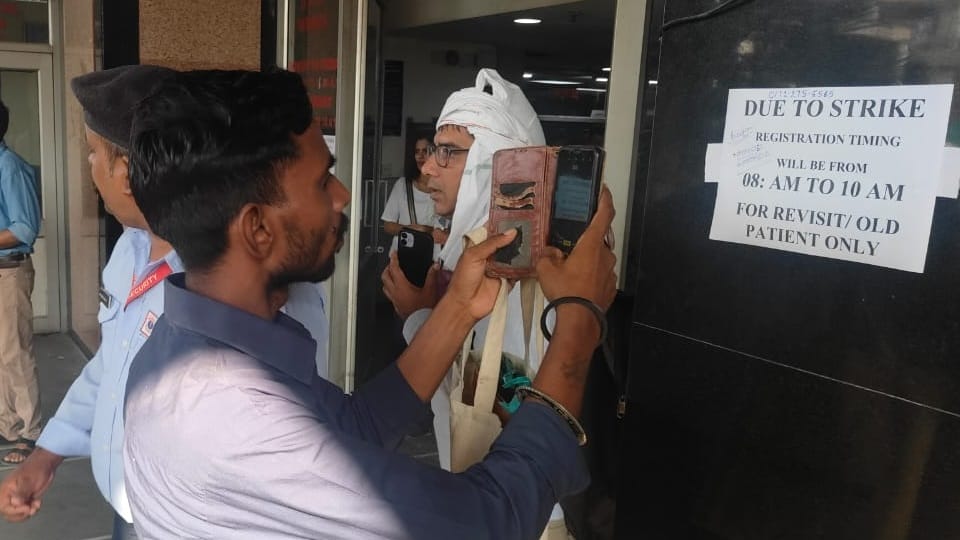Strike in Chandigarh PGI Contract workers strike resident doctors