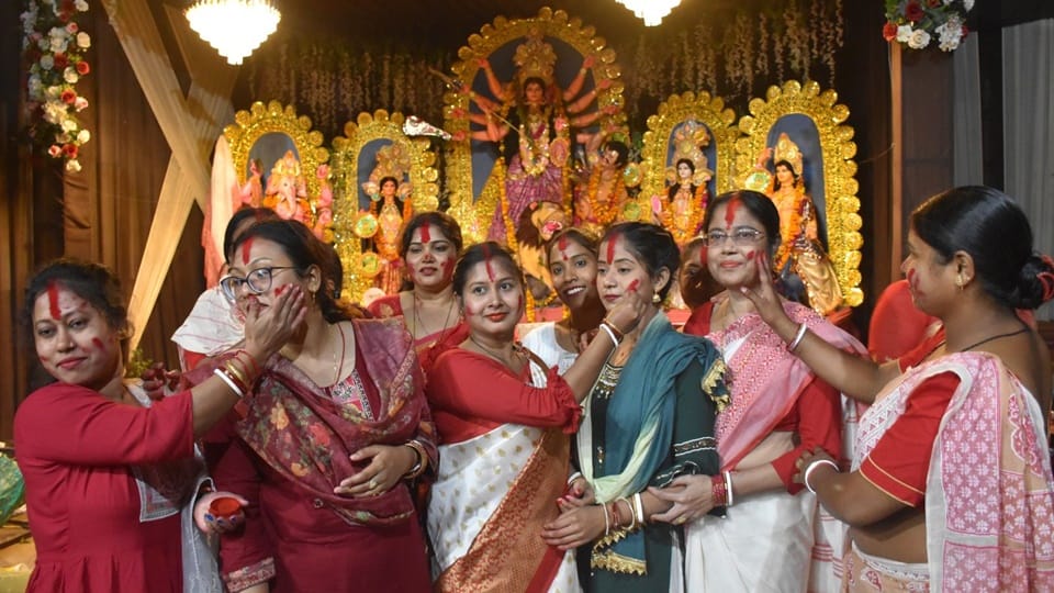 moradabad: pictures of Durga Visarjan, devotees took out processions by performing Dhunuchi dance