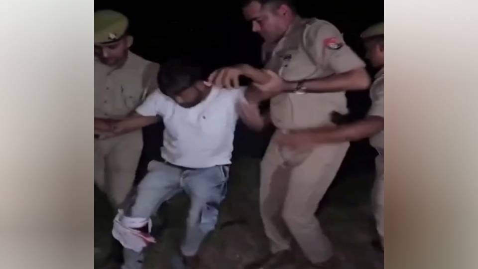 police arrested gang leader In Firozabad who was absconding under Gangster Act during encounter
