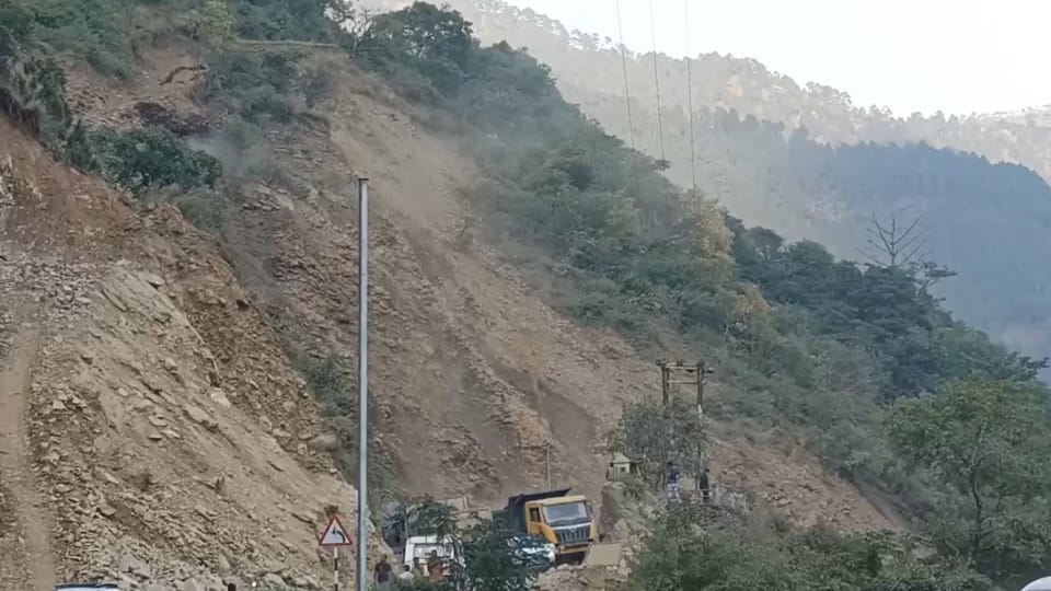 Uttarakhand News Landslide On Gangotri Highway long queue of vehicles due to road closure