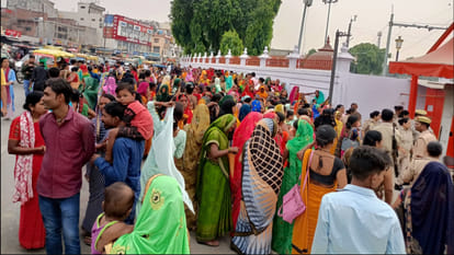 ऋणमाफी की फर्जी सूचना पर महिलाएं मंदिर के गेट तक पहुंच गईं थी