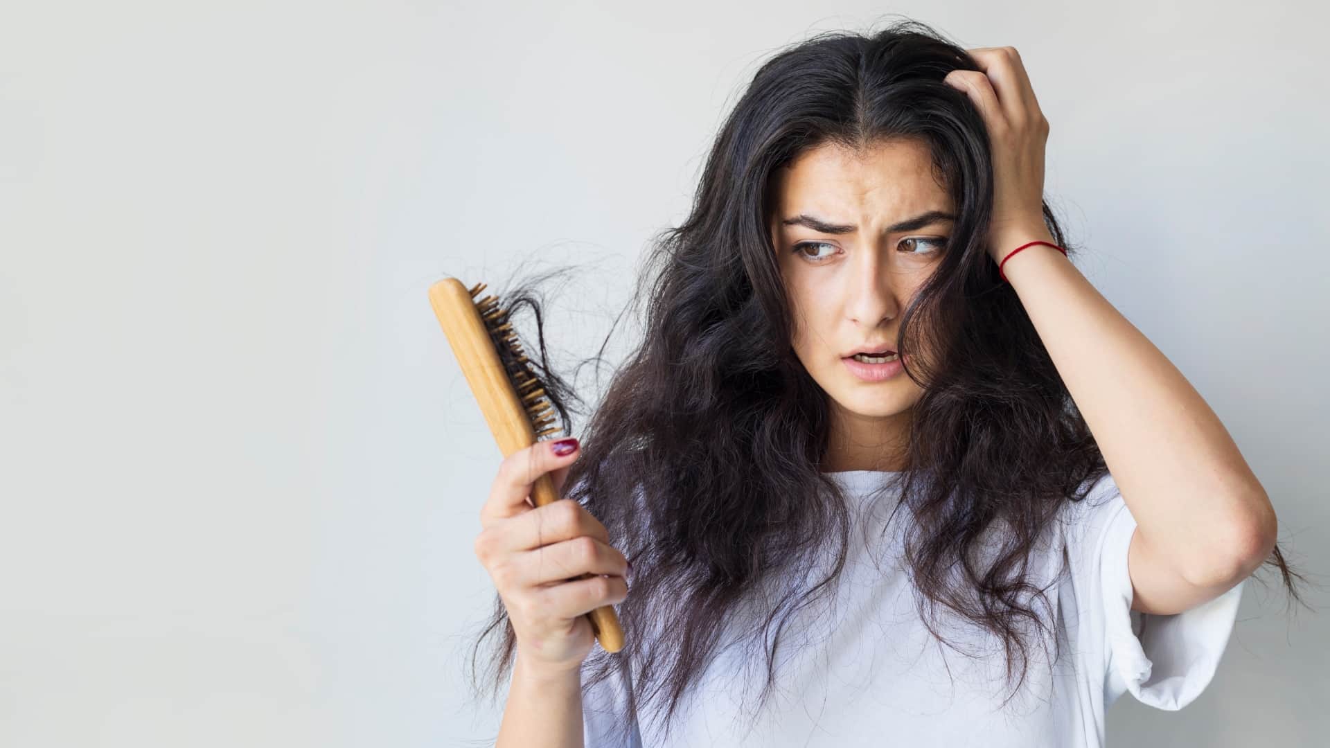 Hair Care tips balo ka jhadna kaise roke asaan upaye in hindi