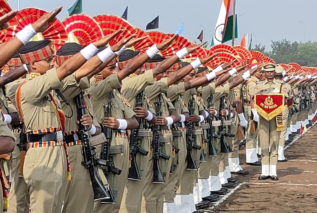 Indore: 490 border guards took oath in Indore, learned tricks to fight the enemies of the country in training.