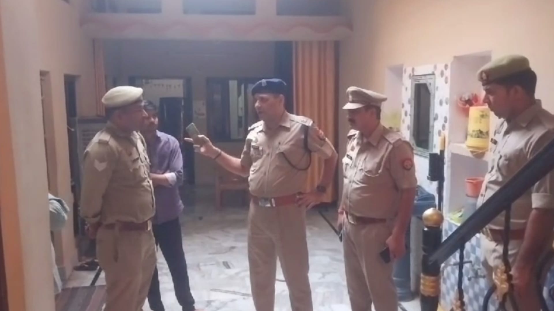 Inspector said that he was afraid of losing his uniform, Deepak's girlfriend kept crying and created a ruckus