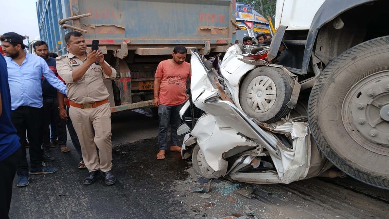 road accident in Kanpur: Five people including four children died