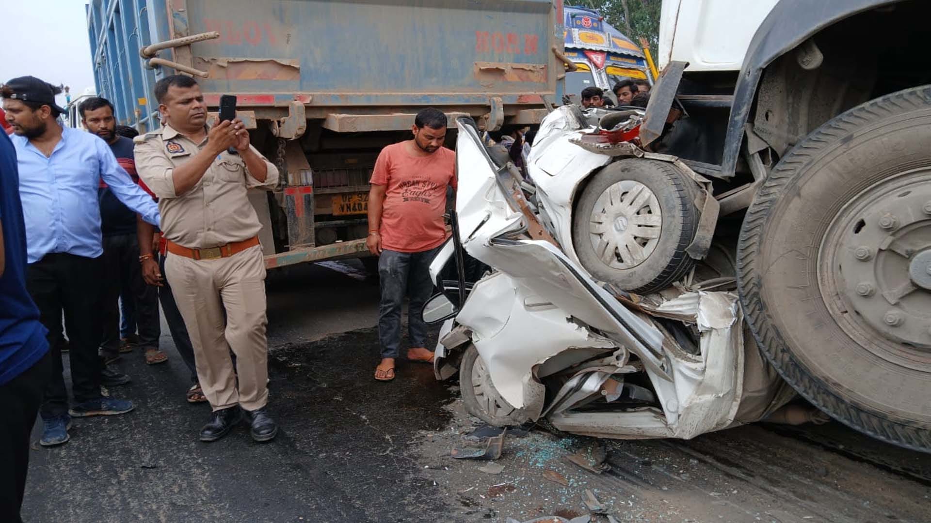 road accident in Kanpur: Screams of family members from mortuary to post mortem house
