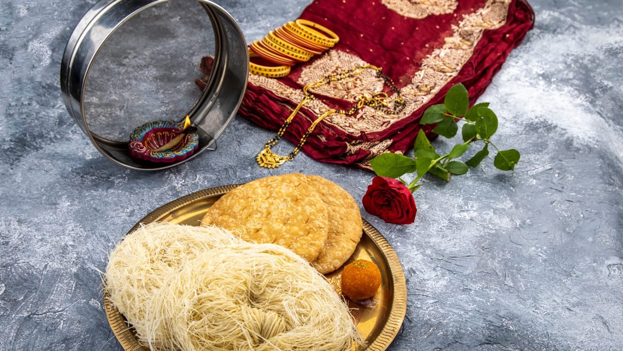 Karwa Chauth 2024 easy Meethi Mathri Racipe for Sargi