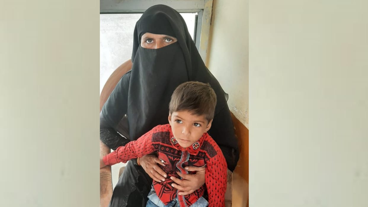A lady from Sitapur tried to self immolate in Sitapur.