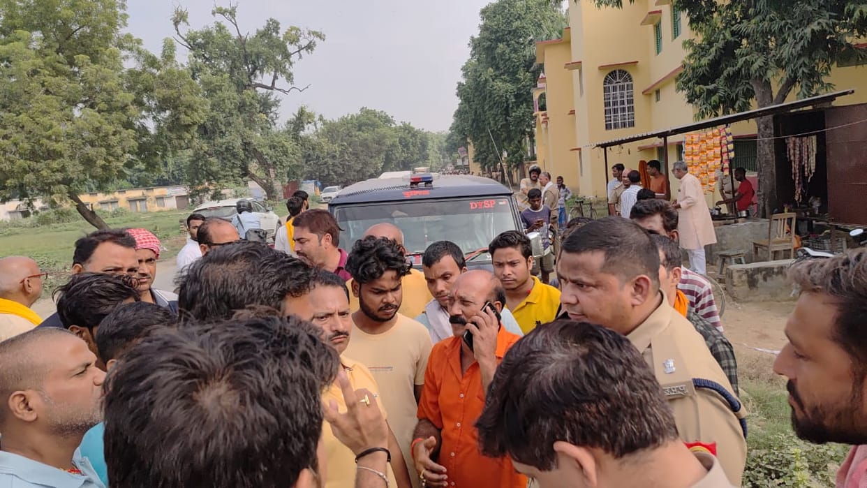 Jaunpur trader Vikrant Seth Murder case People blocked road for arresting criminal