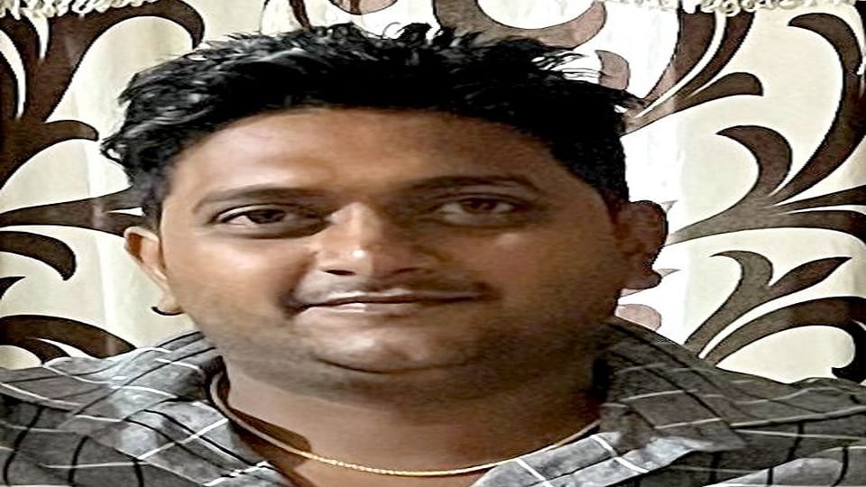 Youth dies in collision between two bikes