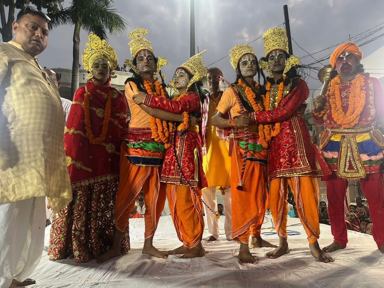 Bharat Milap In Mau Lord Shri Ram reached Ayodhya after 14 years of exile  four brothers met