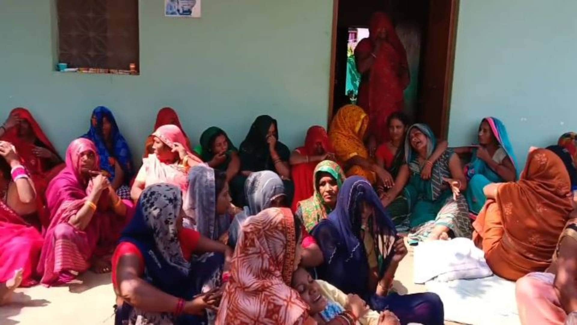 लड़की के परिजन और अन्य लोग