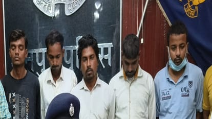 पुलिस हिरासत में ठग
