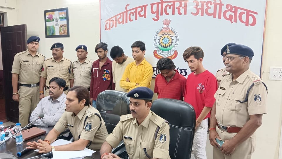 Six accused including a minor arrested with brown sugar worth more than nine lakhs in Mungeli