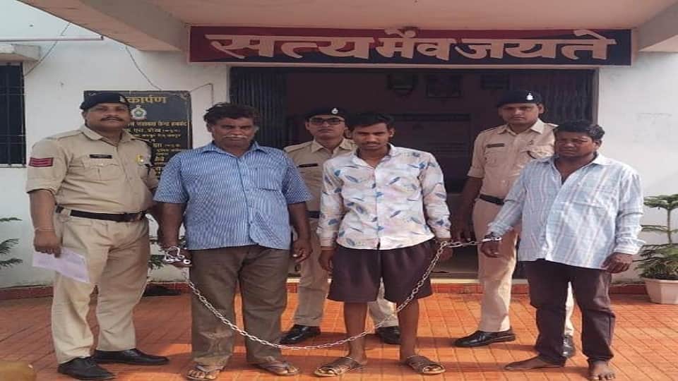 पुलिस की गिरफ्त में आरोपी