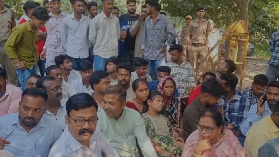 Udham Singh Nagar News: People opened front against Dineshpur police