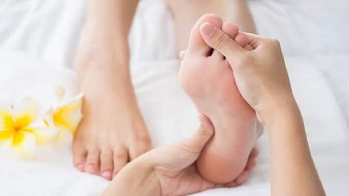 Swelling In Feet Could Be a Symptoms Of Serious Illness know Swollen Ankles and Feet causes