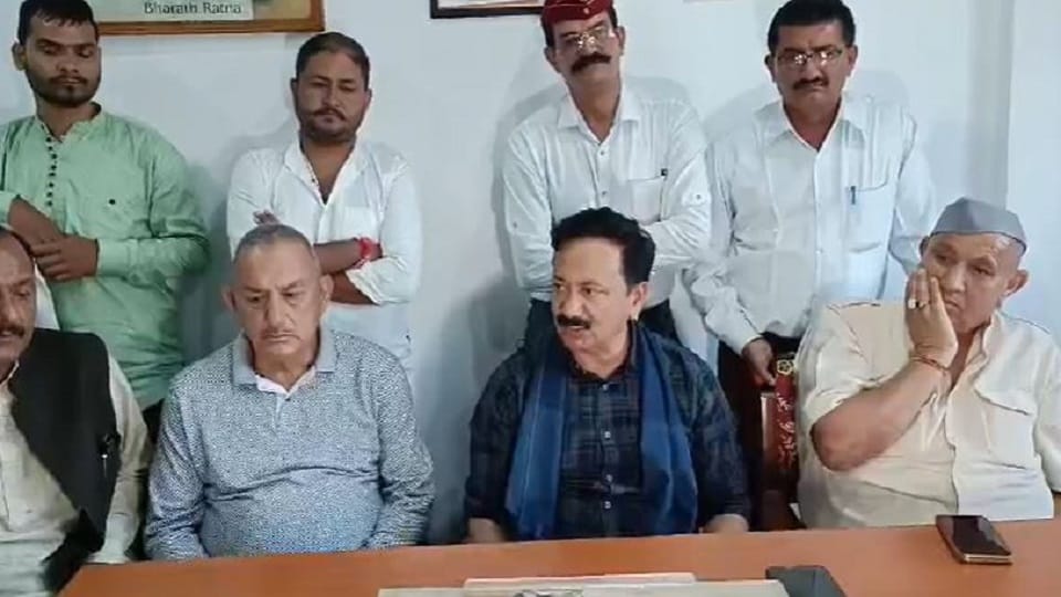 Congress state president Karan Mahara reached Pithoragarh and held a press conference