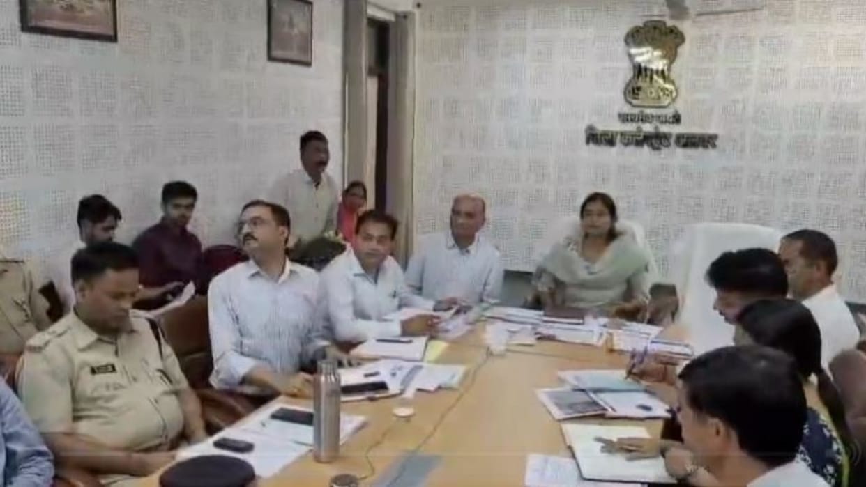Alwar News: Collector took meeting to reduce air pollution in the city, sent plan to the center