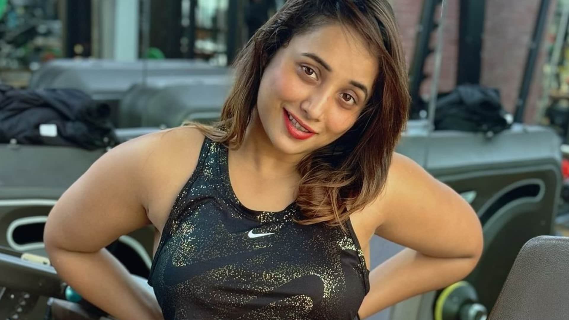 Rani Chatterjee cooking food at her movie set Maike Ke Ticket Kata Di Piya shares video