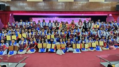 94 students got gold medals in the convocation ceremony of Rohilkhand University Bareilly